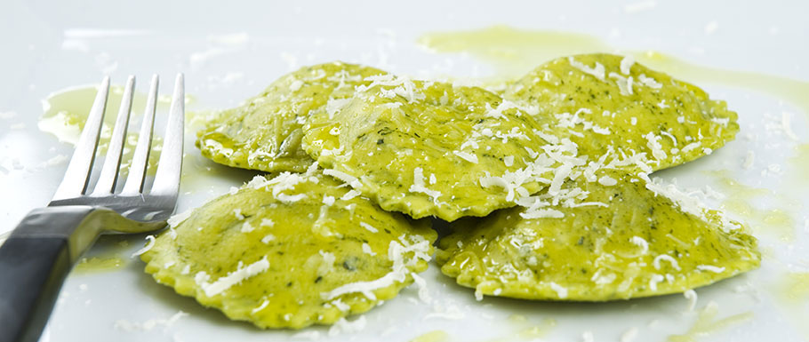 Agnolotti verdi con fonduta di Castelmagno Cisalpino